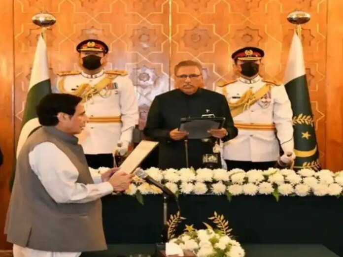 After SC Order Pakistan President Arif Alvi Administers Oath To Pervez Elahi...
