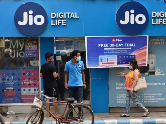 Reliance Jio And Vi Are Hiring For Multiple 5G Related Jobs Ahead Of...
