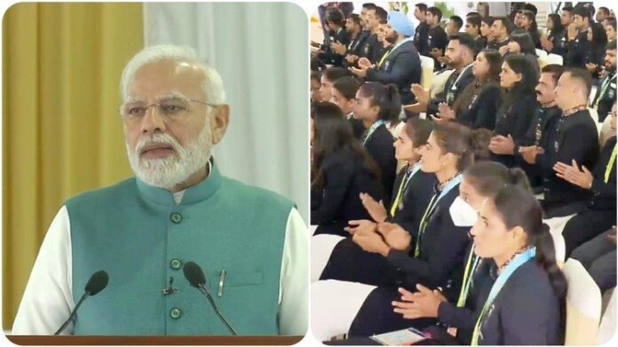 VIDEO: PM Modi meets medalists of Commonwealth Games, India in CWG...
