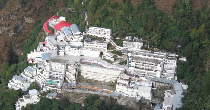 If you are planning to visit Vaishno Devi, then make a trip by visiting these places...
