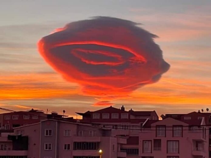 Turkey Bursa City Alien UFO Find Lenticular Cloud In Sky Watch Video
