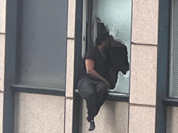 New York Man Threatens FBI Police To Jump From Thirty One Floor Manhattan...
