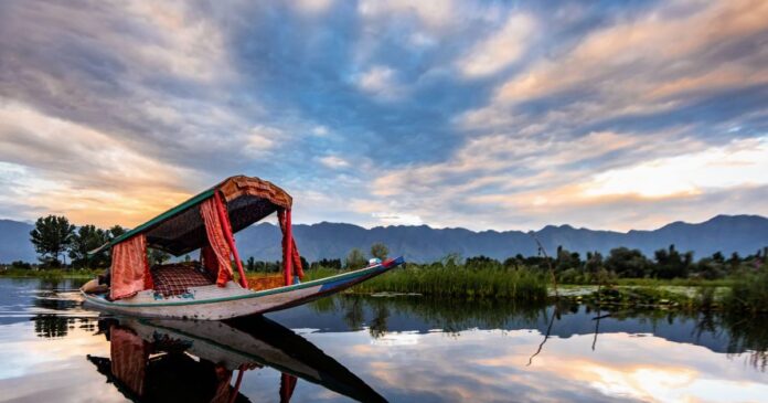 Planning to go to Gulmarg this summer, must explore 5 places...
