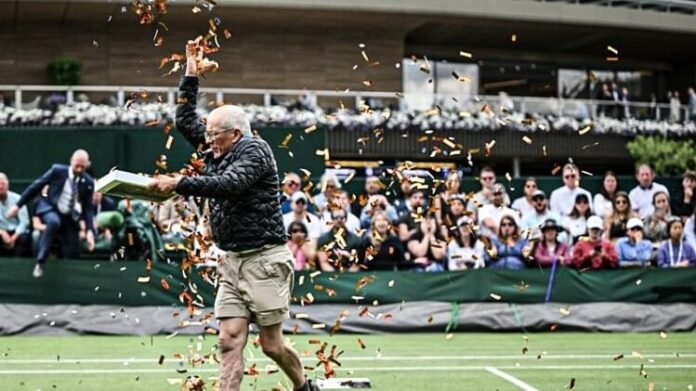 Tennis: Oil Protesters enter Wimbledon, spread garbage on the center court
