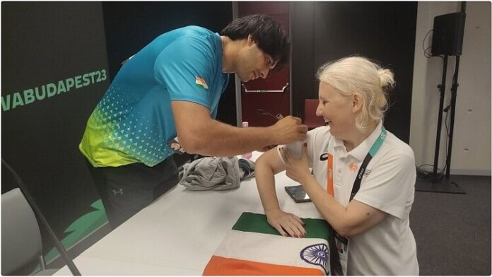 Neeraj Chopra refuses to give Autograph on tricolour signed on lady fan t shirt instead